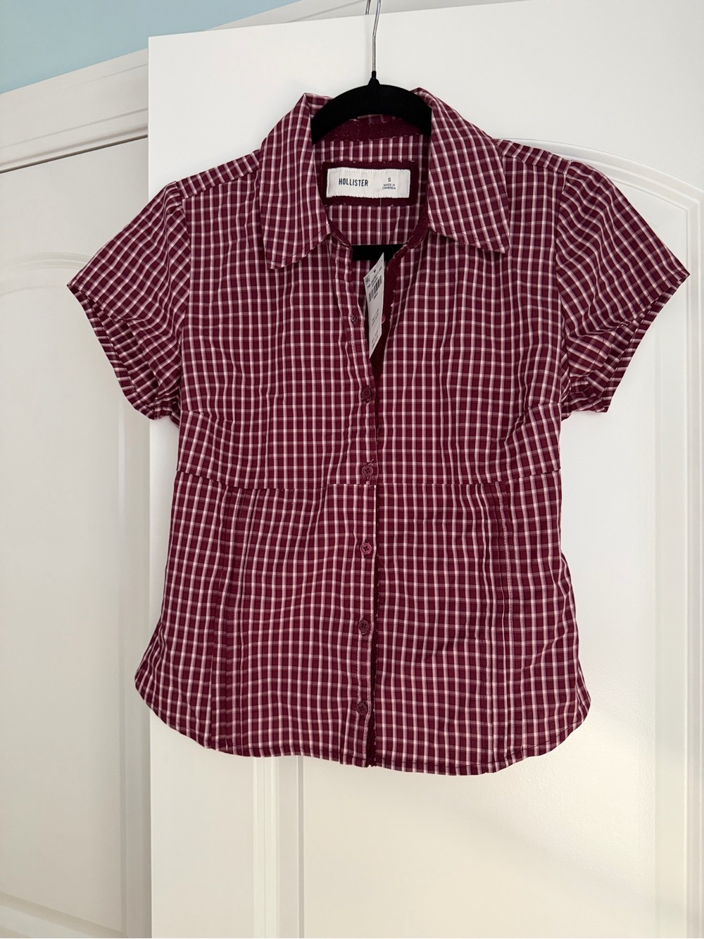 NWT - Hollister Checkered Button Down Shirt in Burgundy & White - Size Small